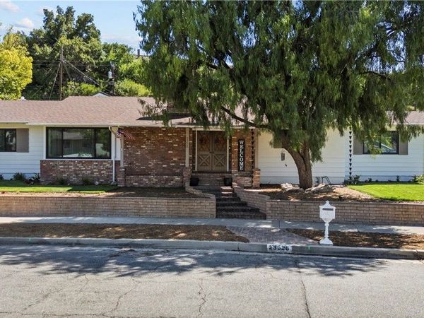 23626 Neargate, Newhall, CA 91321