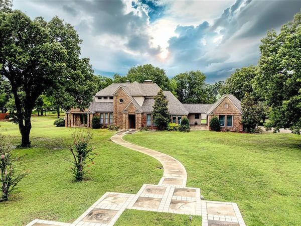 912 Walnut Creek Drive, Fairfield, TX 75840
