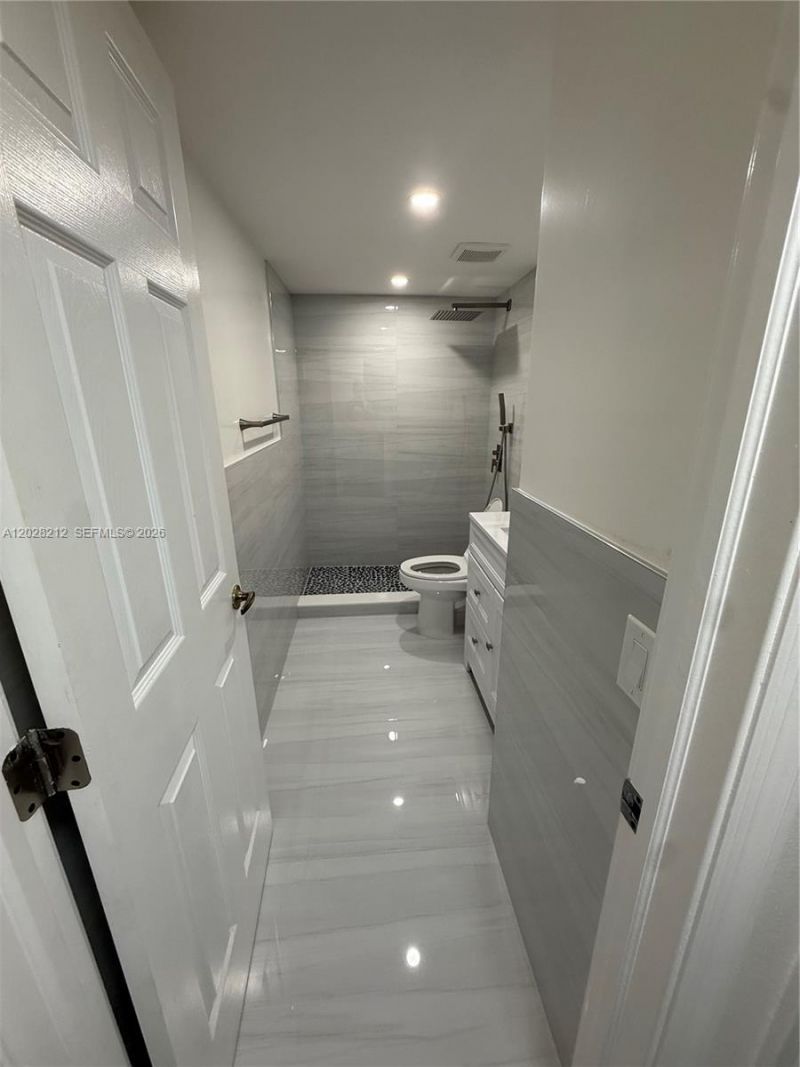 1555 W 44th Pl , Unit 203, Hialeah, FL 33012 Photo