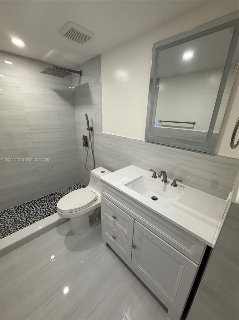 1555 W 44th Pl , Unit 203, Hialeah, FL 33012 Photo