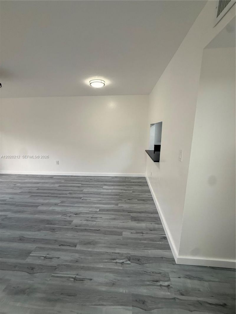 1555 W 44th Pl , Unit 203, Hialeah, FL 33012 Photo