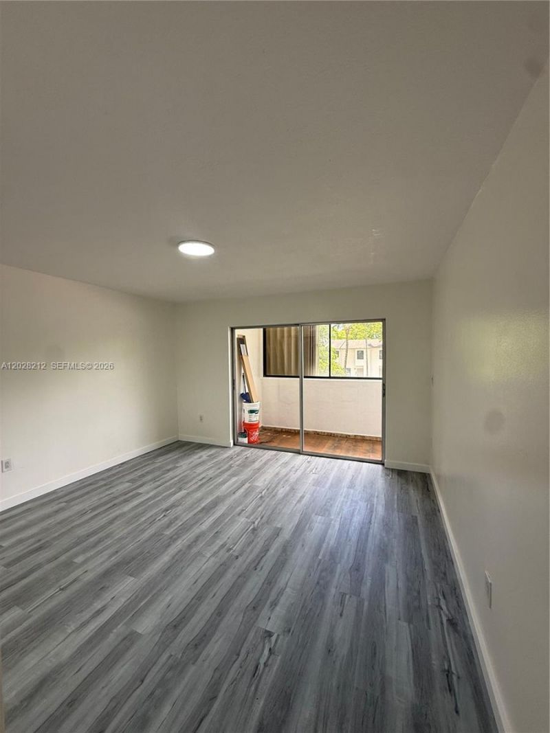 1555 W 44th Pl , Unit 203, Hialeah, FL 33012 Photo