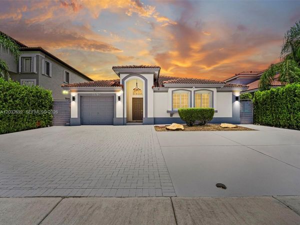 15780 SW 141st St , Miami, FL 33196