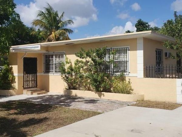 1079 NW 112th Ter , Miami, FL 33168