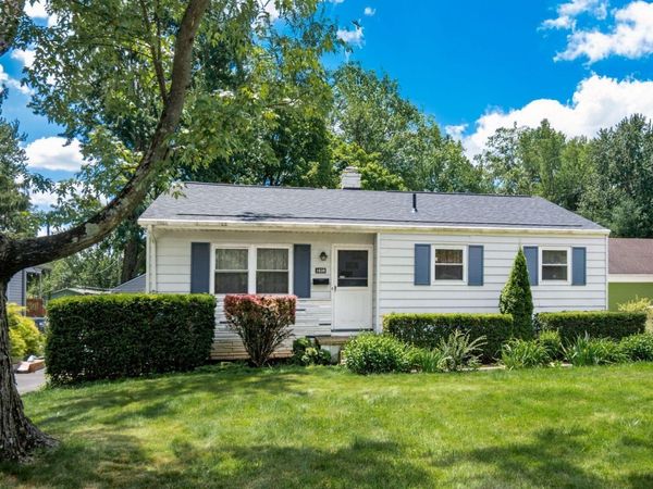 1639 E Cooke Road , Columbus, OH 43224