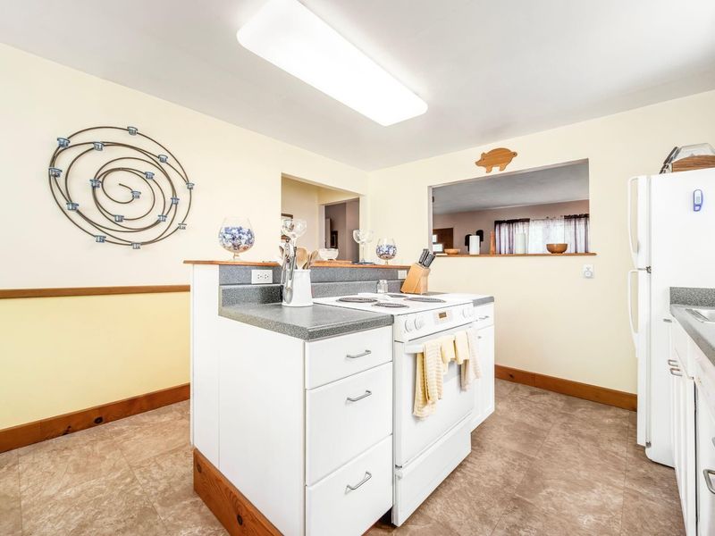 1639 E Cooke Road , Columbus, OH 43224 Photo 5