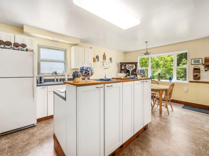 1639 E Cooke Road , Columbus, OH 43224 Photo 7