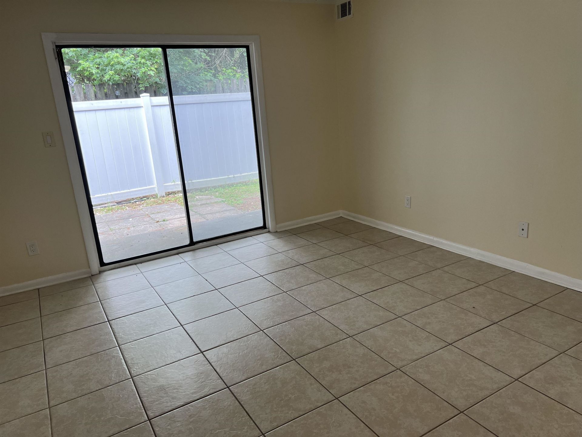 950 Forestbrook Rd.  Photo 4