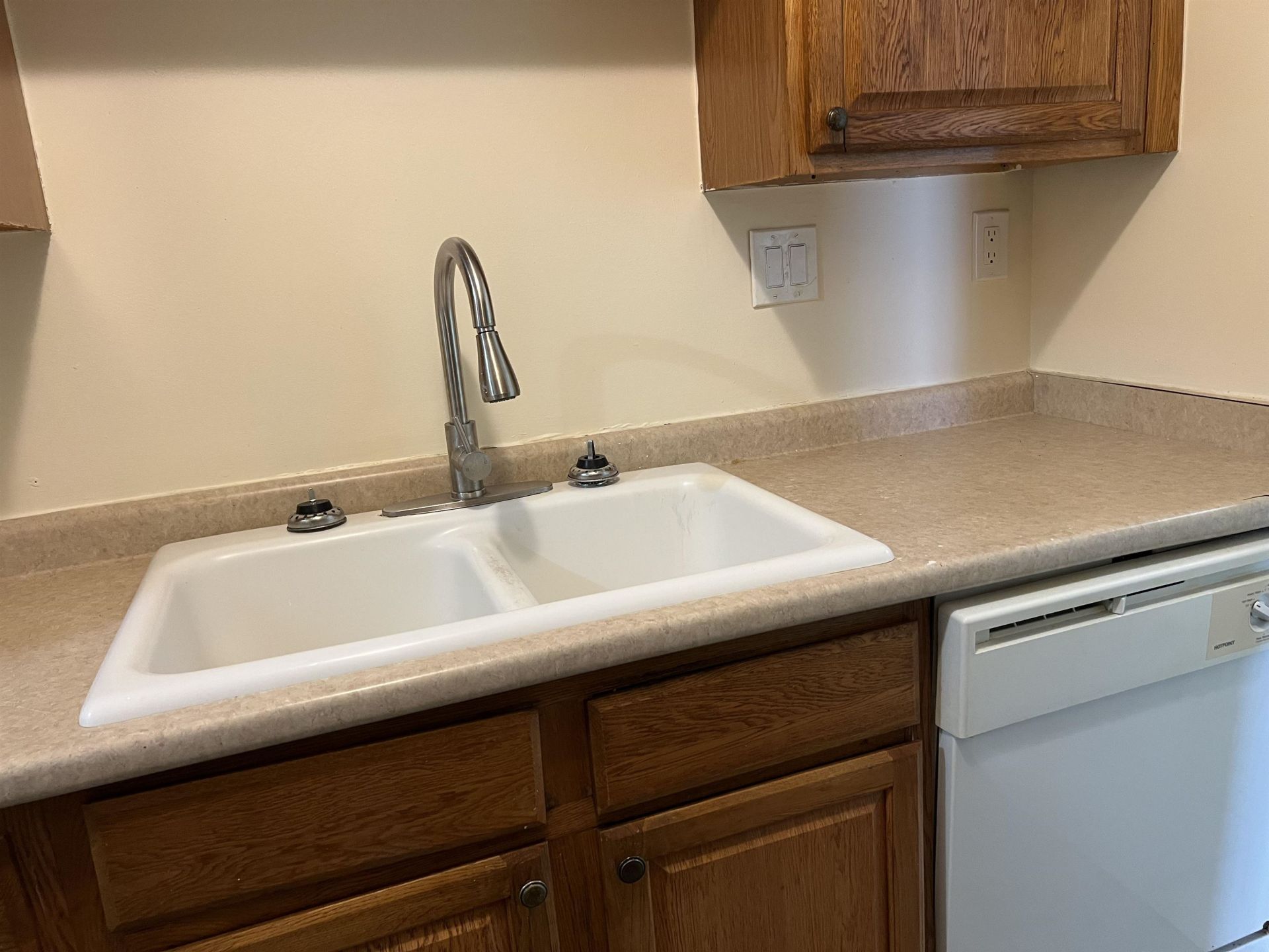 950 Forestbrook Rd.  Photo 9