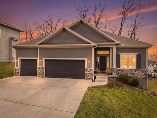 1605 NW 59th Street, Kansas City, MO 64118