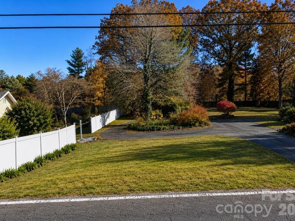 9999 Northeast Avenue, Swannanoa, NC 28778