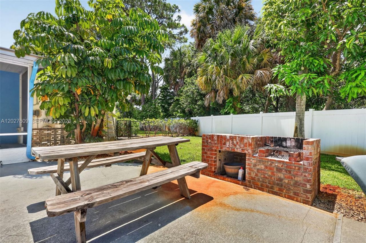 1023 SE 7th St, Stuart, FL 34996 Photo
