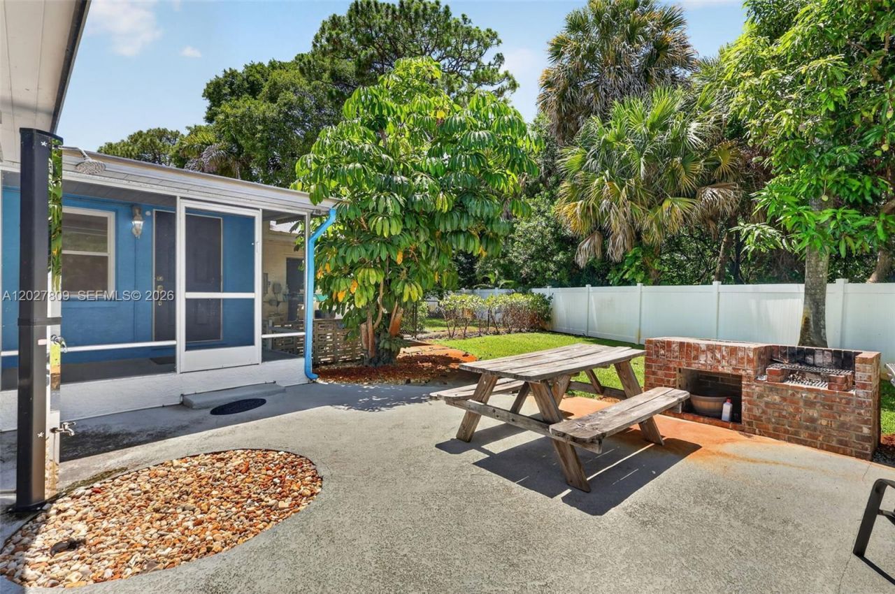 1023 SE 7th St, Stuart, FL 34996 Photo