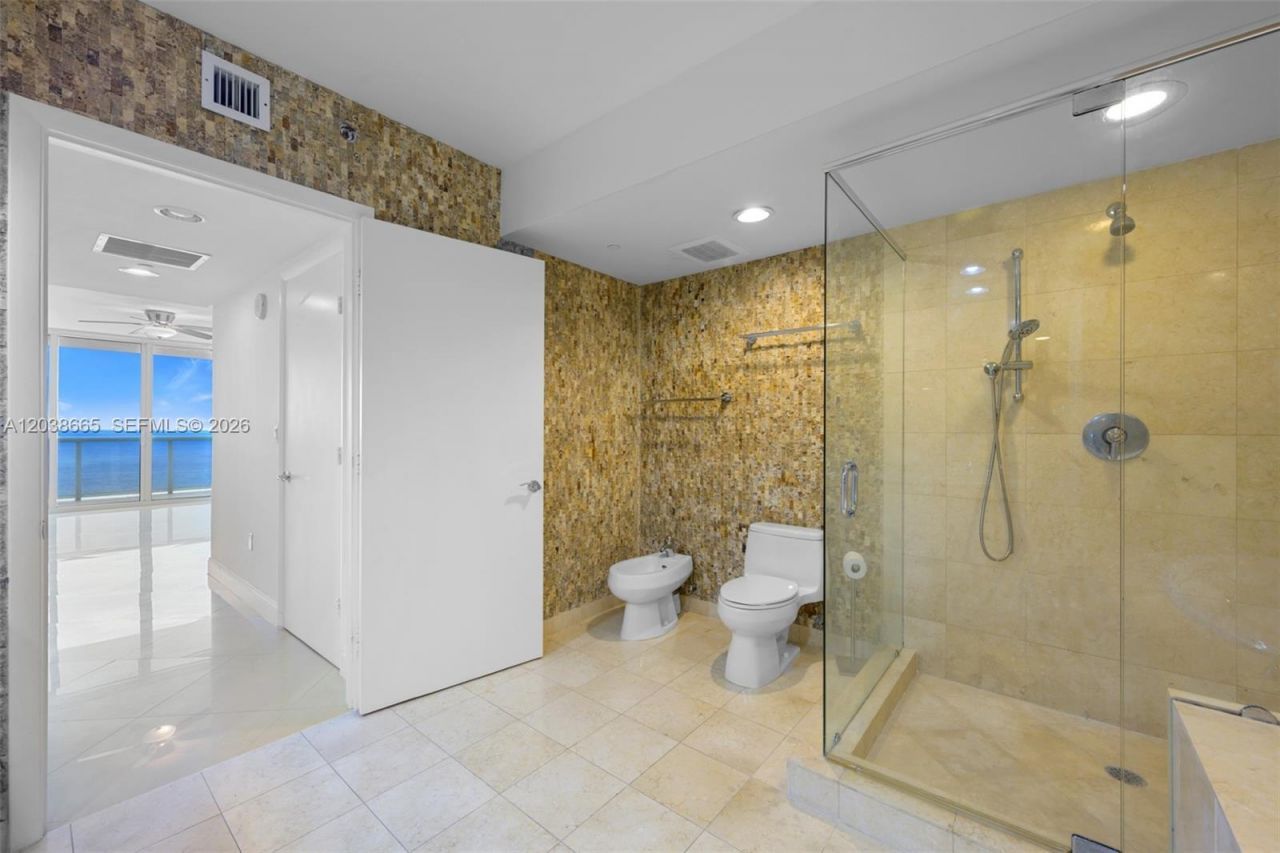 1800 S Ocean Dr, Unit 3103, Hallandale Beach, FL 33009 Photo