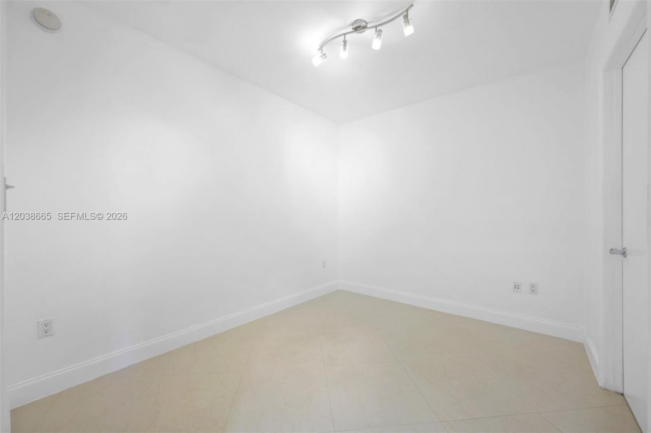 1800 S Ocean Dr, Unit 3103, Hallandale Beach, FL 33009 Photo