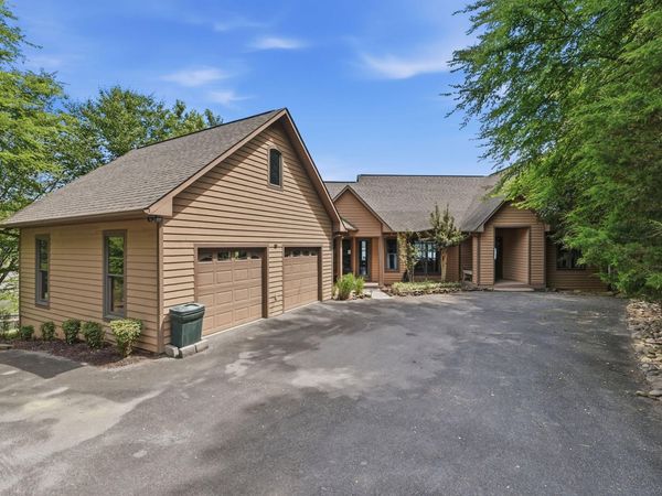 2009 Tahlequah Lane, Mooresburg, TN 37811