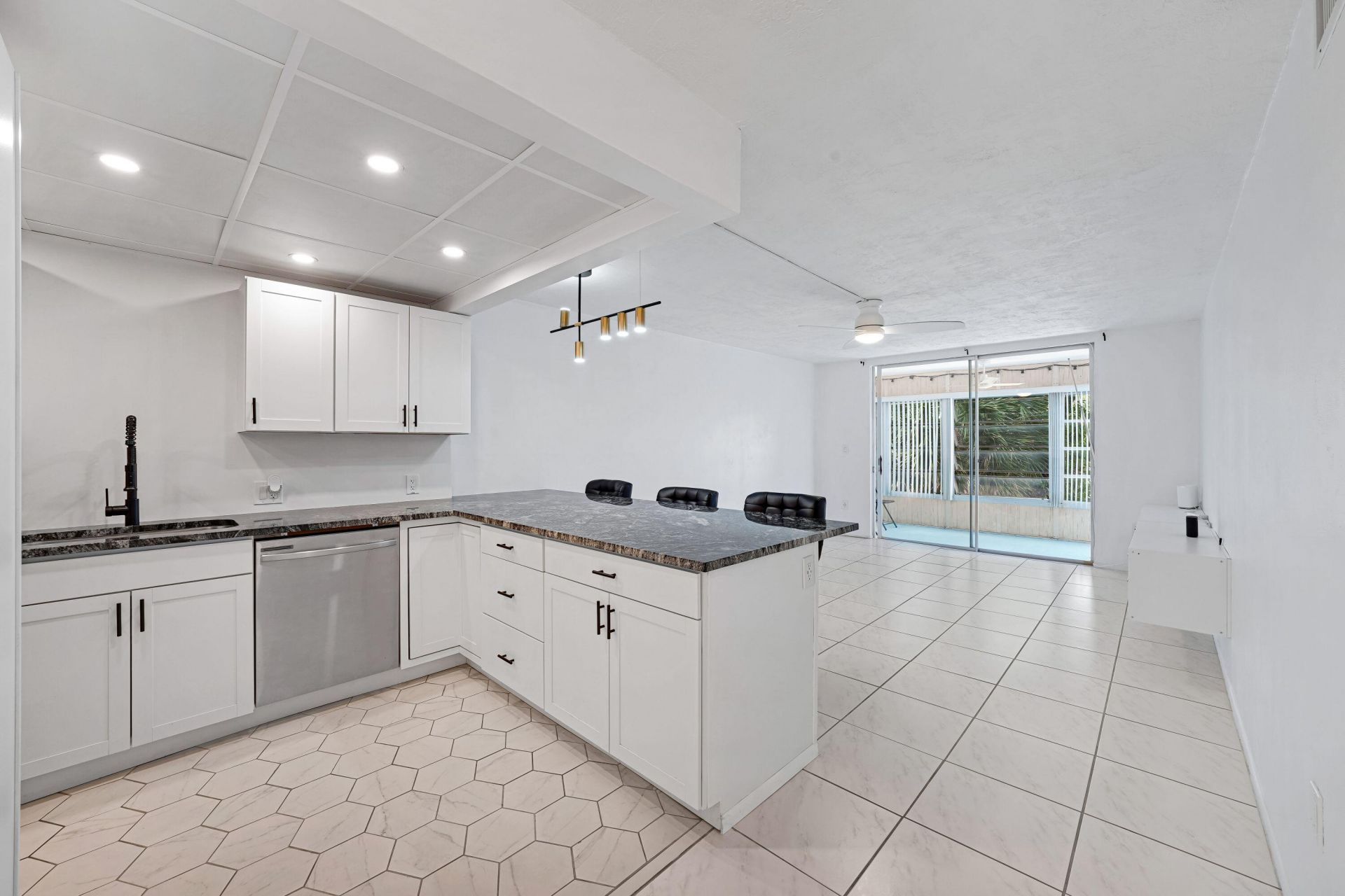 7100 NW 17th Street, Unit 220, Plantation, FL 33313 Photo