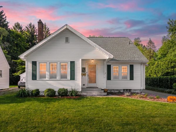 1222 Lakeway Avenue, Kalamazoo, MI 49001