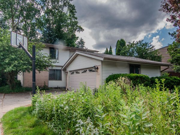 1325 Chartwell Carriage Way S, East Lansing, MI 48823