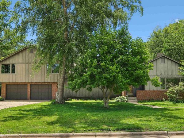 900 11Th Avenue, Grinnell, IA 50112