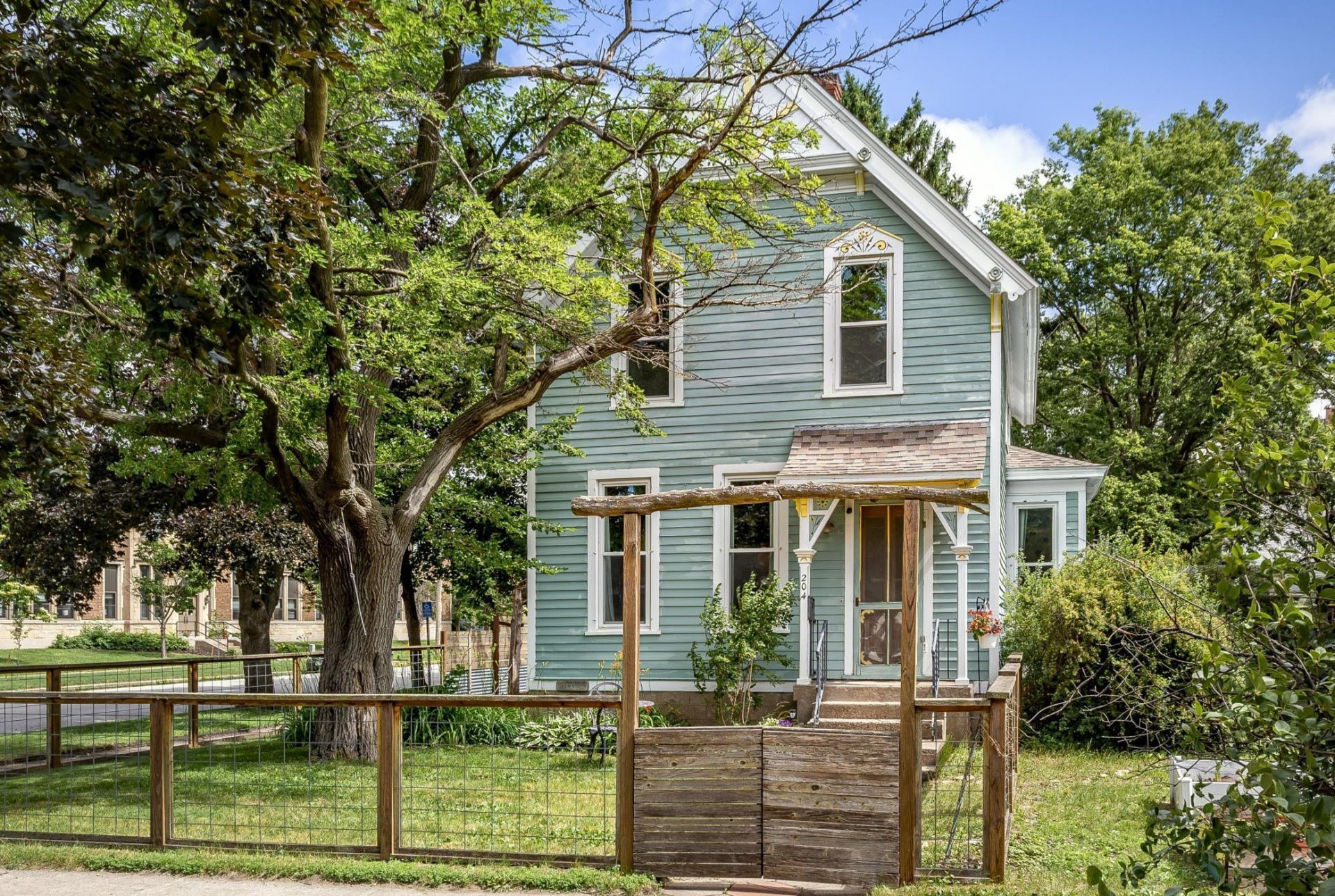 204 E Wabasha Street, Winona, MN 55987 Main Photo