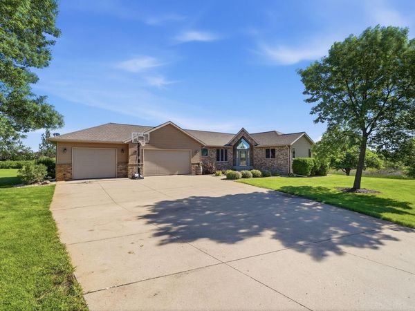 126 57th Avenue NE, Willmar, MN 56201