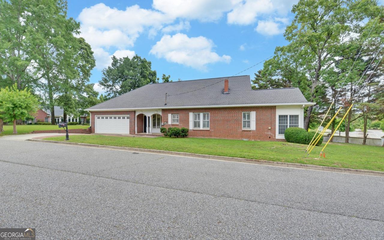 1261 Enota Avenue Ne, Gainesville, GA 30501 Main Photo
