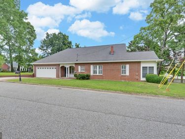 1261 Enota Avenue NE, Gainesville, GA 30501