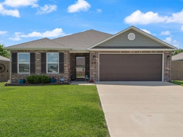 820 S Excelsior Drive, Siloam Springs, AR 72761
