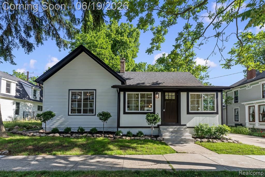 117 E Church Street E, Lake Orion Vlg, MI 48362 Main Photo