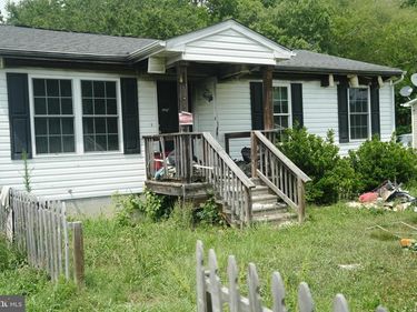 1025 DRY BREAD ROAD , EMPORIA, VA 23847
