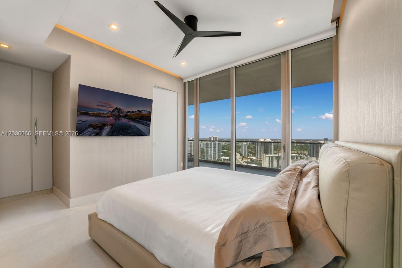 18975 Collins Ave , Unit 3000, Sunny Isles Beach, FL 33160 Photo