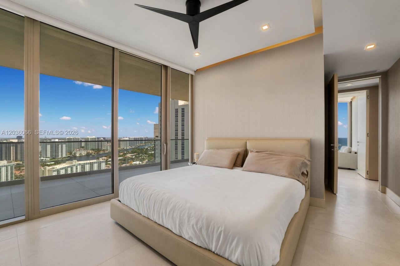 18975 Collins Ave , Unit 3000, Sunny Isles Beach, FL 33160 Photo