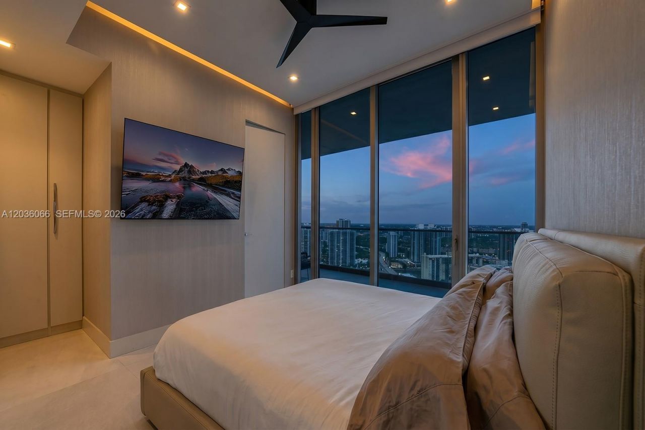 18975 Collins Ave , Unit 3000, Sunny Isles Beach, FL 33160 Photo