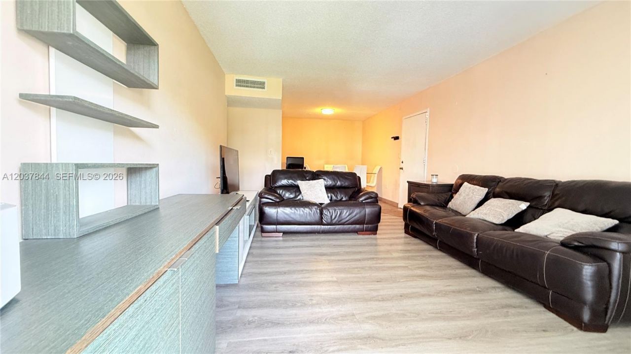 4910 NW 79th Ave, Unit 205, Doral, FL 33166 Photo