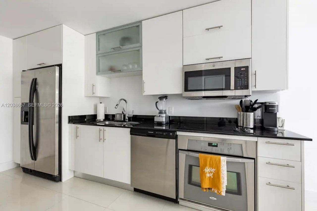 60 SW 13th St , Unit 1412, Miami, FL 33130 Photo