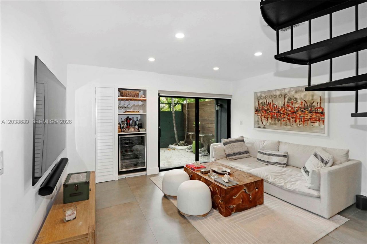 3138 Mary St, Unit 3138, Miami, FL 33133 Photo