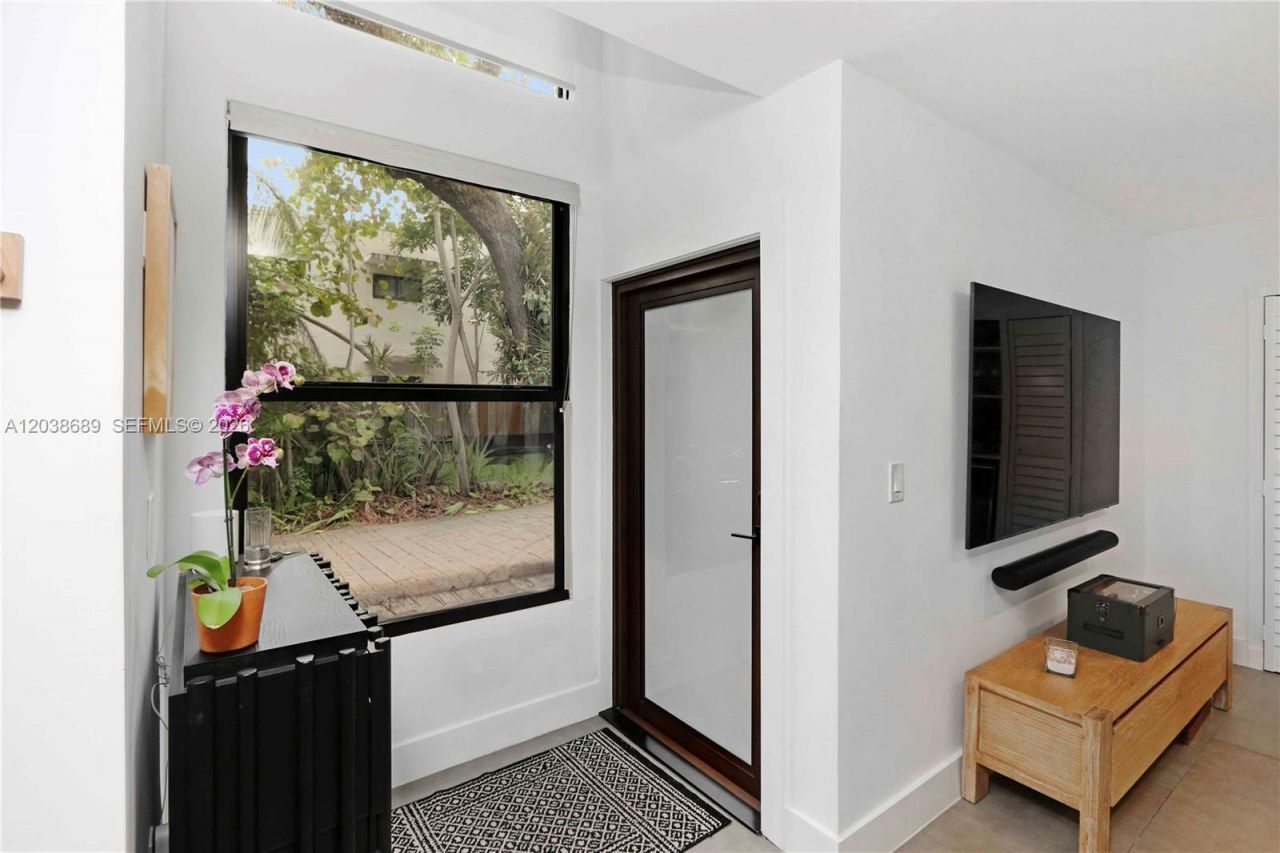 3138 Mary St, Unit 3138, Miami, FL 33133 Photo