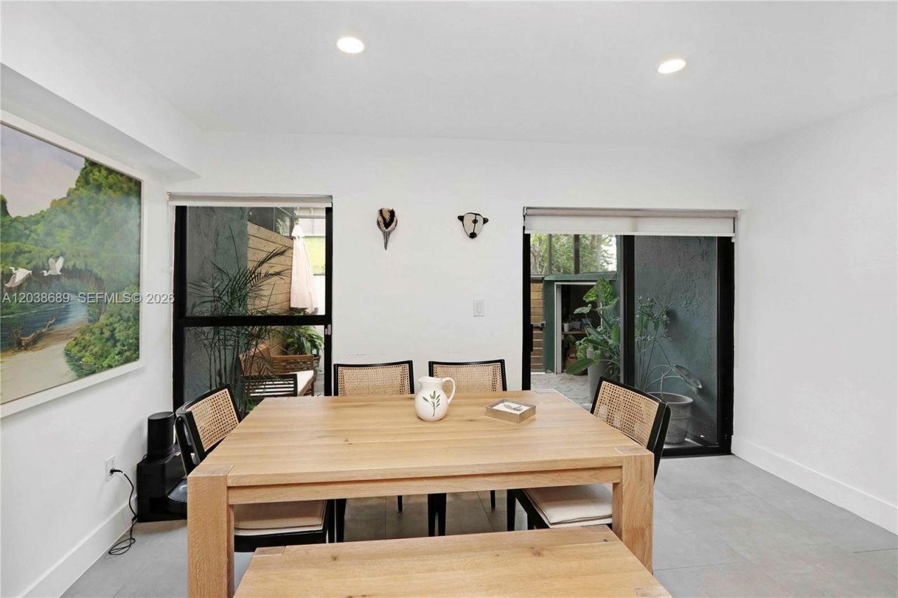 3138 Mary St, Unit 3138, Miami, FL 33133 Photo