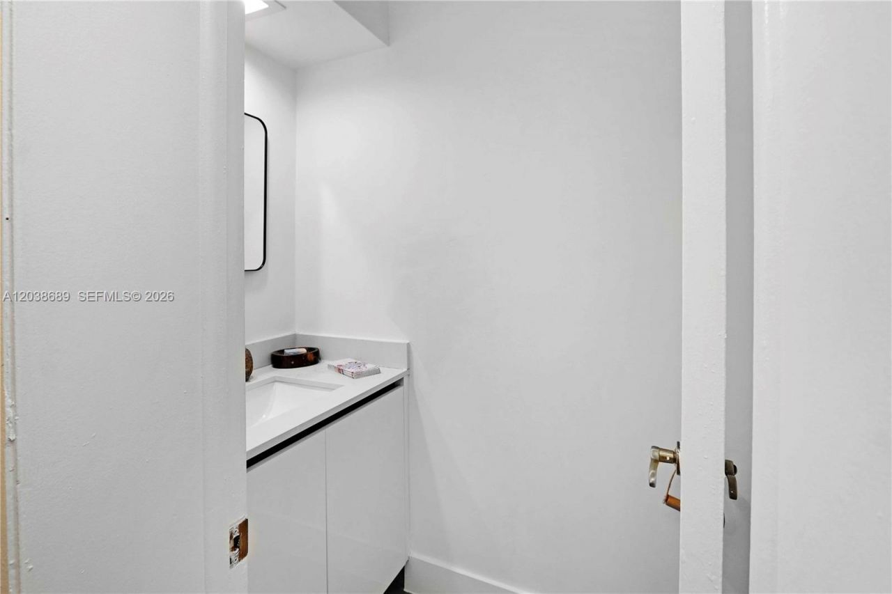 3138 Mary St, Unit 3138, Miami, FL 33133 Photo