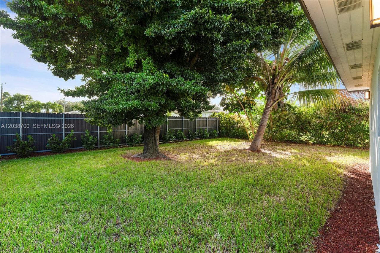 1428 NE 153rd Ter , North Miami Beach, FL 33162 Photo