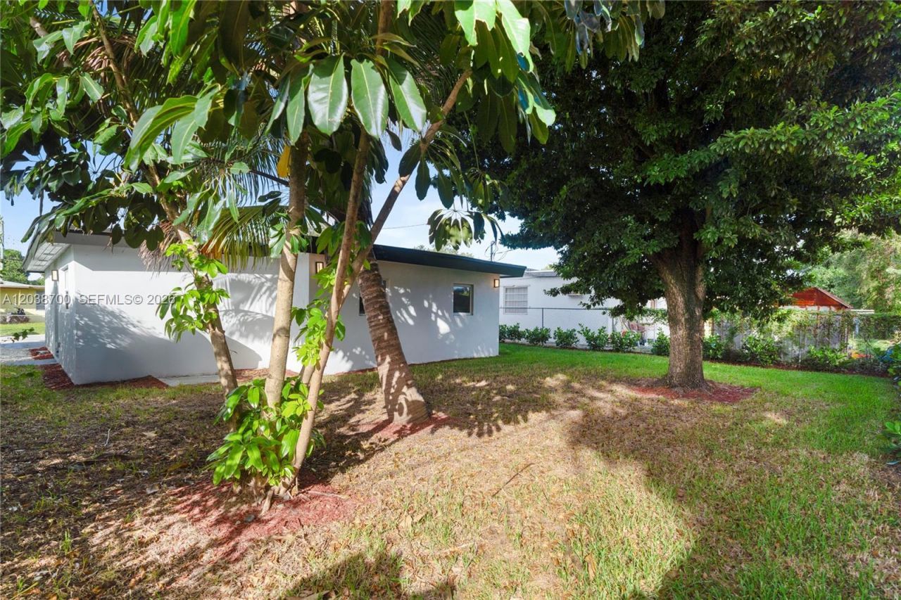 1428 NE 153rd Ter , North Miami Beach, FL 33162 Photo