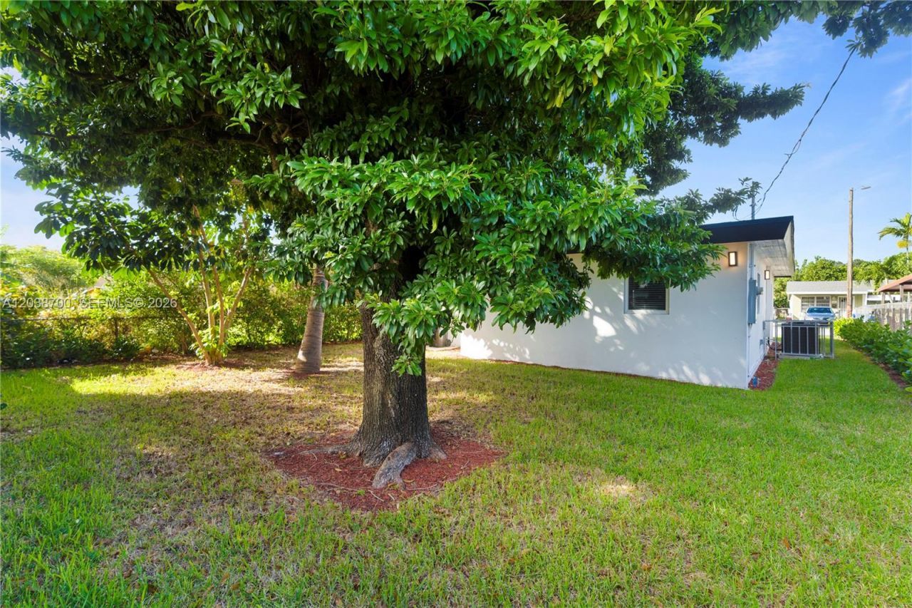 1428 NE 153rd Ter , North Miami Beach, FL 33162 Photo