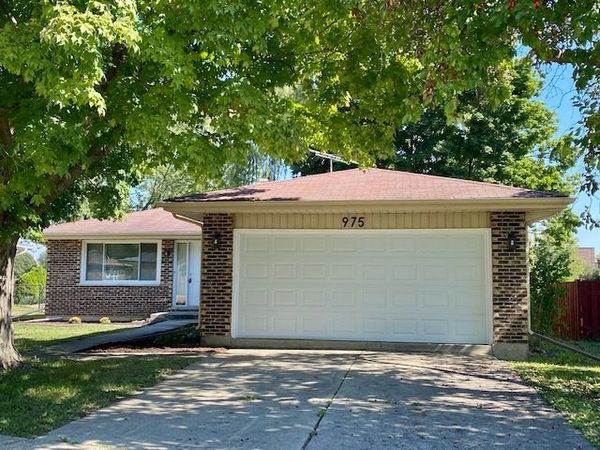 975 Dearborn Circle , Carol Stream, IL 60188