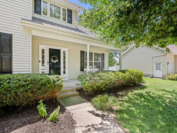 1198 Bridgeview Place , Le Claire, IA 52753