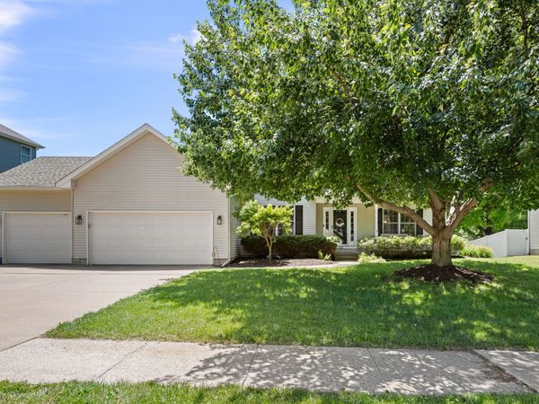 1198 Bridgeview Place , Le Claire, IA 52753