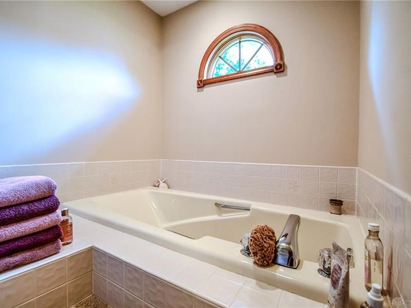 1337 Maplecrest Drive, Troy, OH 45373 Photo 32