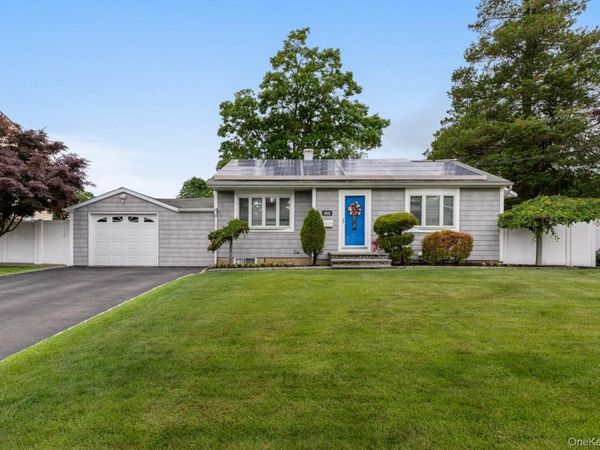 1032 Thompson Drive , Bay Shore, NY 11706