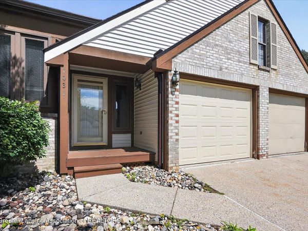 1031 Rolling Green Lane, Lansing, MI 48917