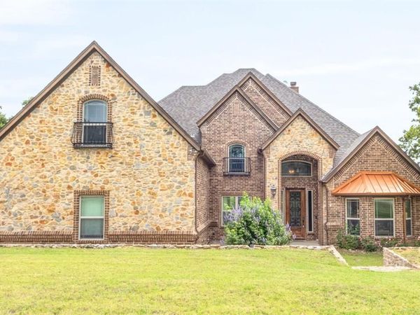 108 Oak Creek Drive, Springtown, TX 76082